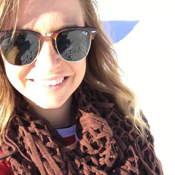 Meet your Posher, Raylene - Picture 1 of 1